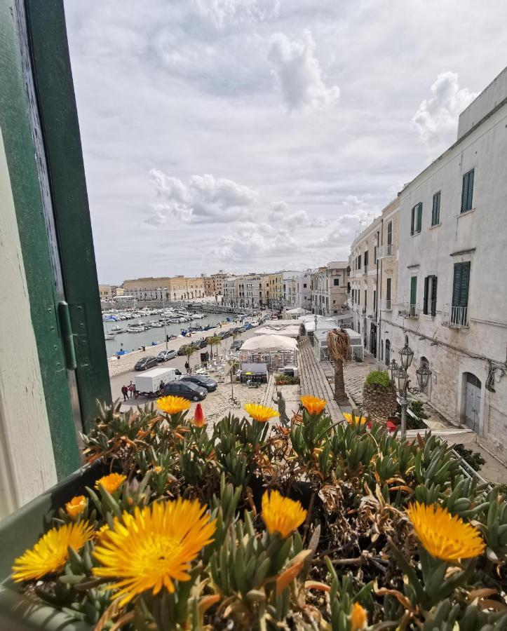 La Finestra Sul Porto Apartment Трани Екстериор снимка