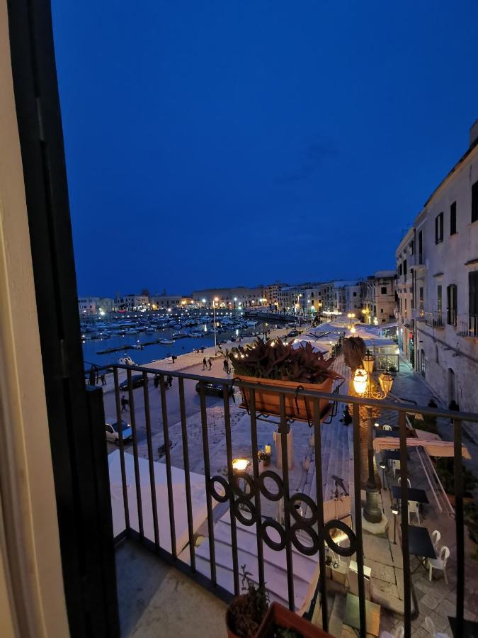 La Finestra Sul Porto Apartment Трани Екстериор снимка