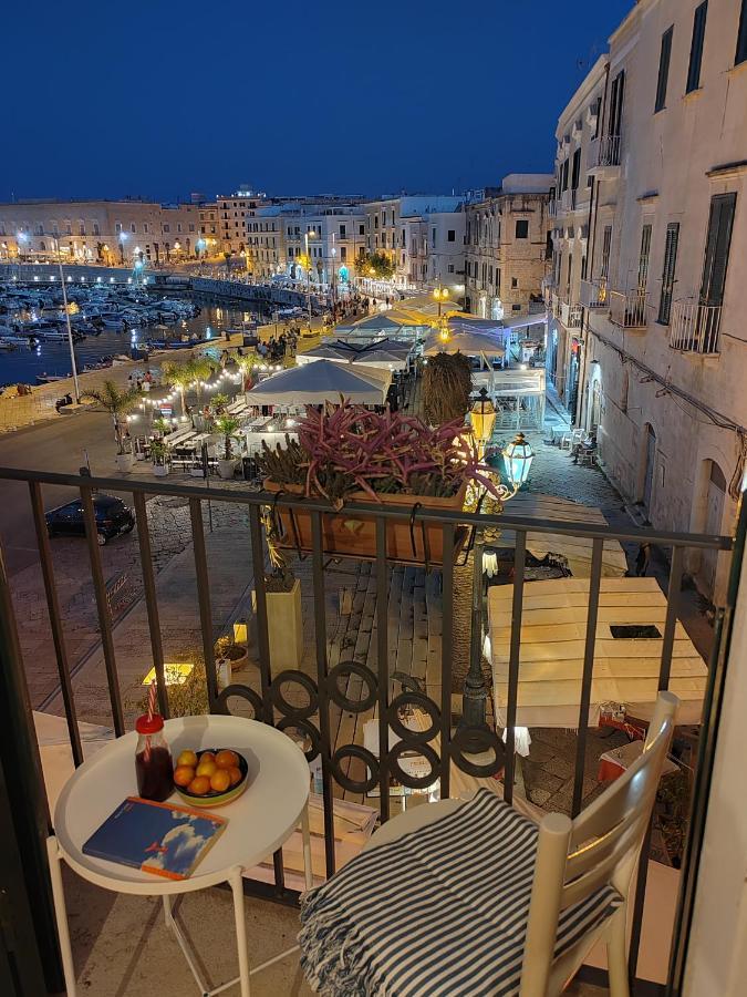 La Finestra Sul Porto Apartment Трани Екстериор снимка
