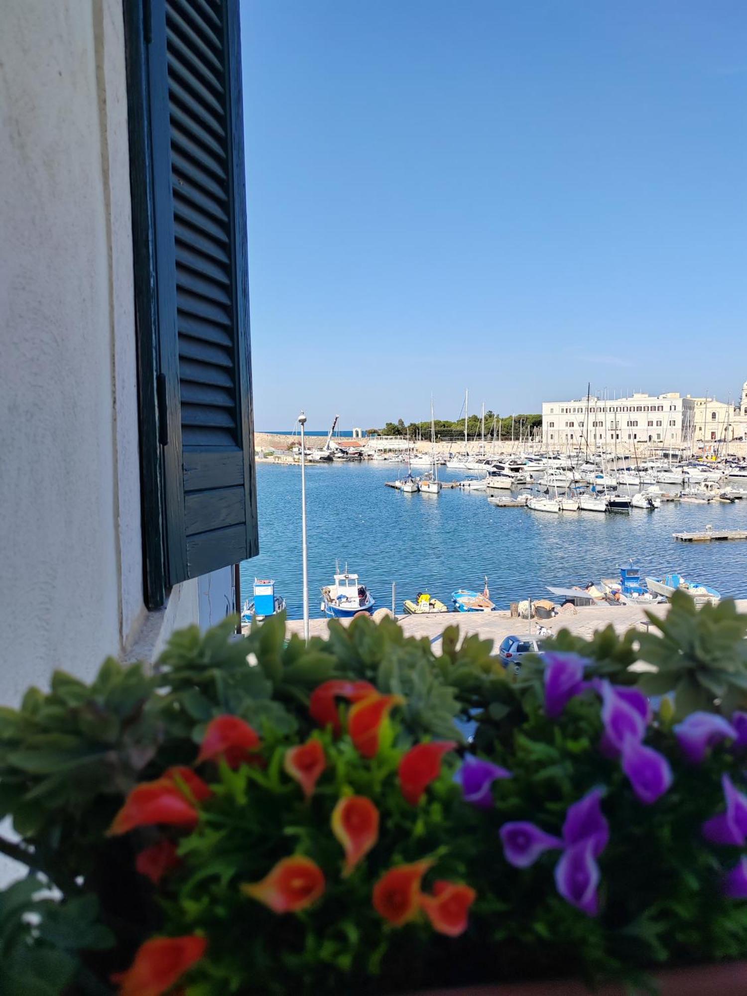 La Finestra Sul Porto Apartment Трани Екстериор снимка