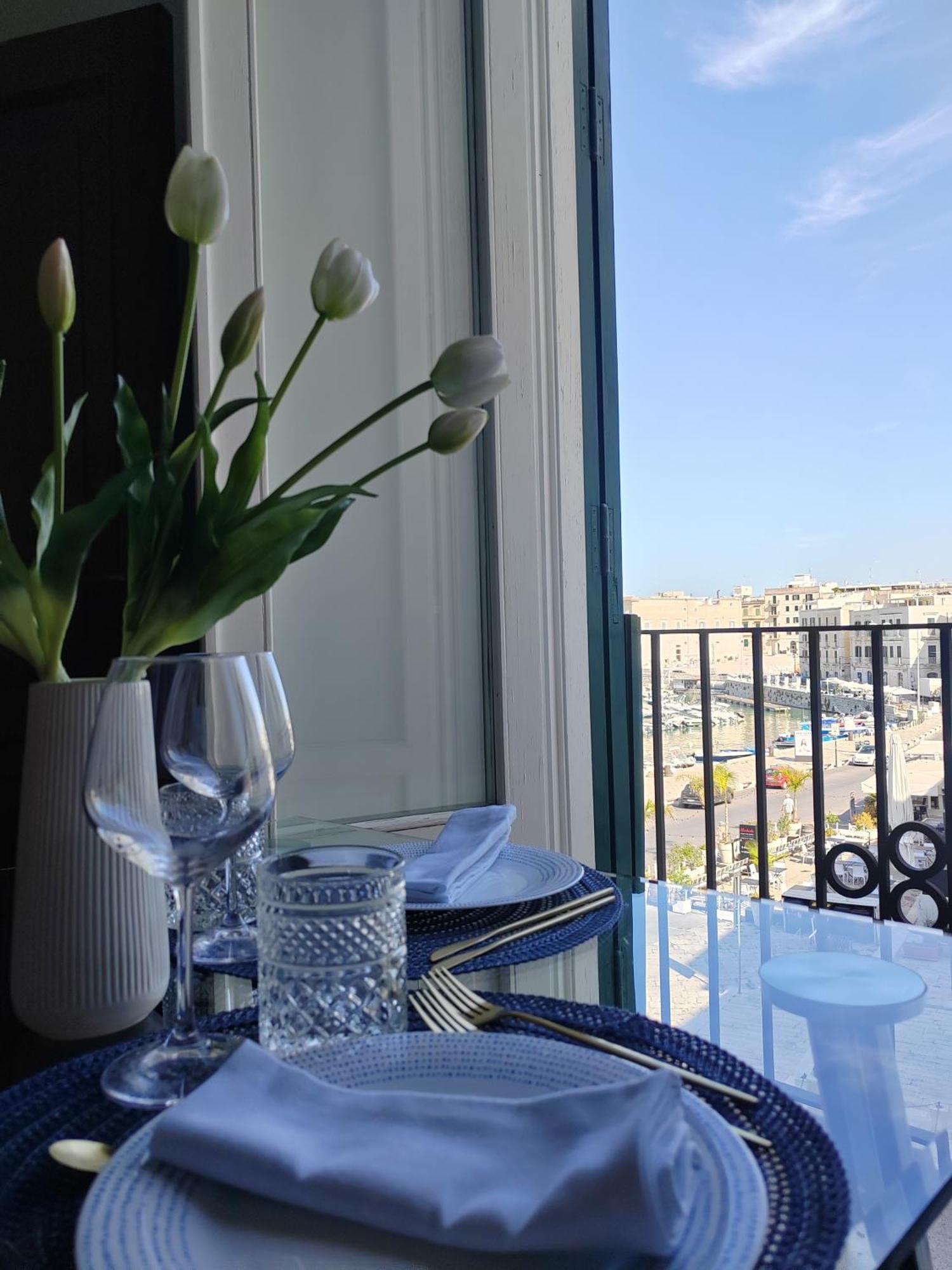 La Finestra Sul Porto Apartment Трани Екстериор снимка