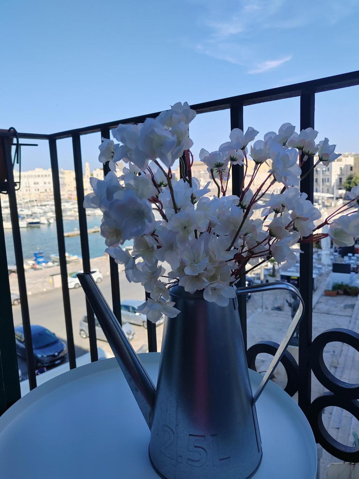 La Finestra Sul Porto Apartment Трани Екстериор снимка