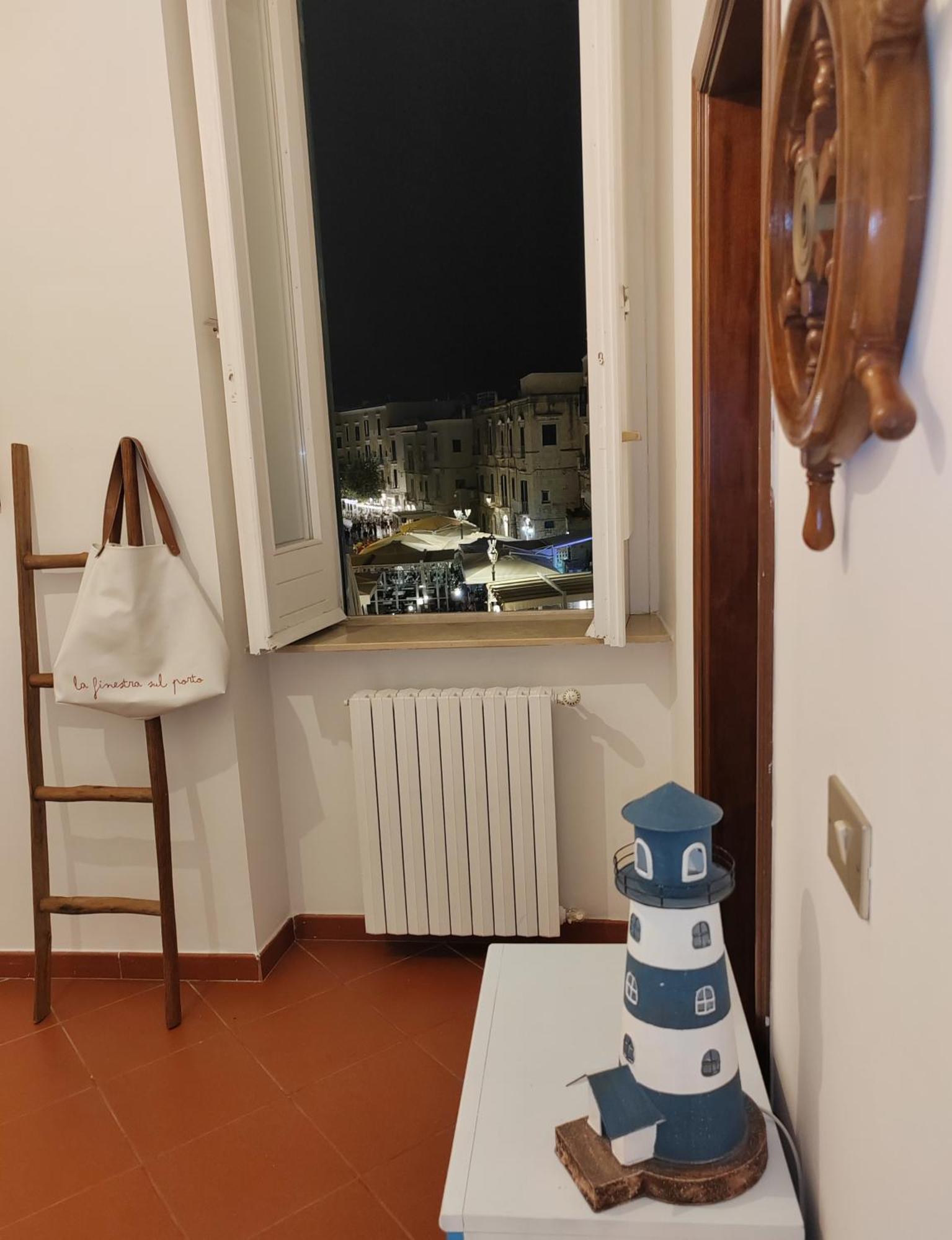 La Finestra Sul Porto Apartment Трани Екстериор снимка