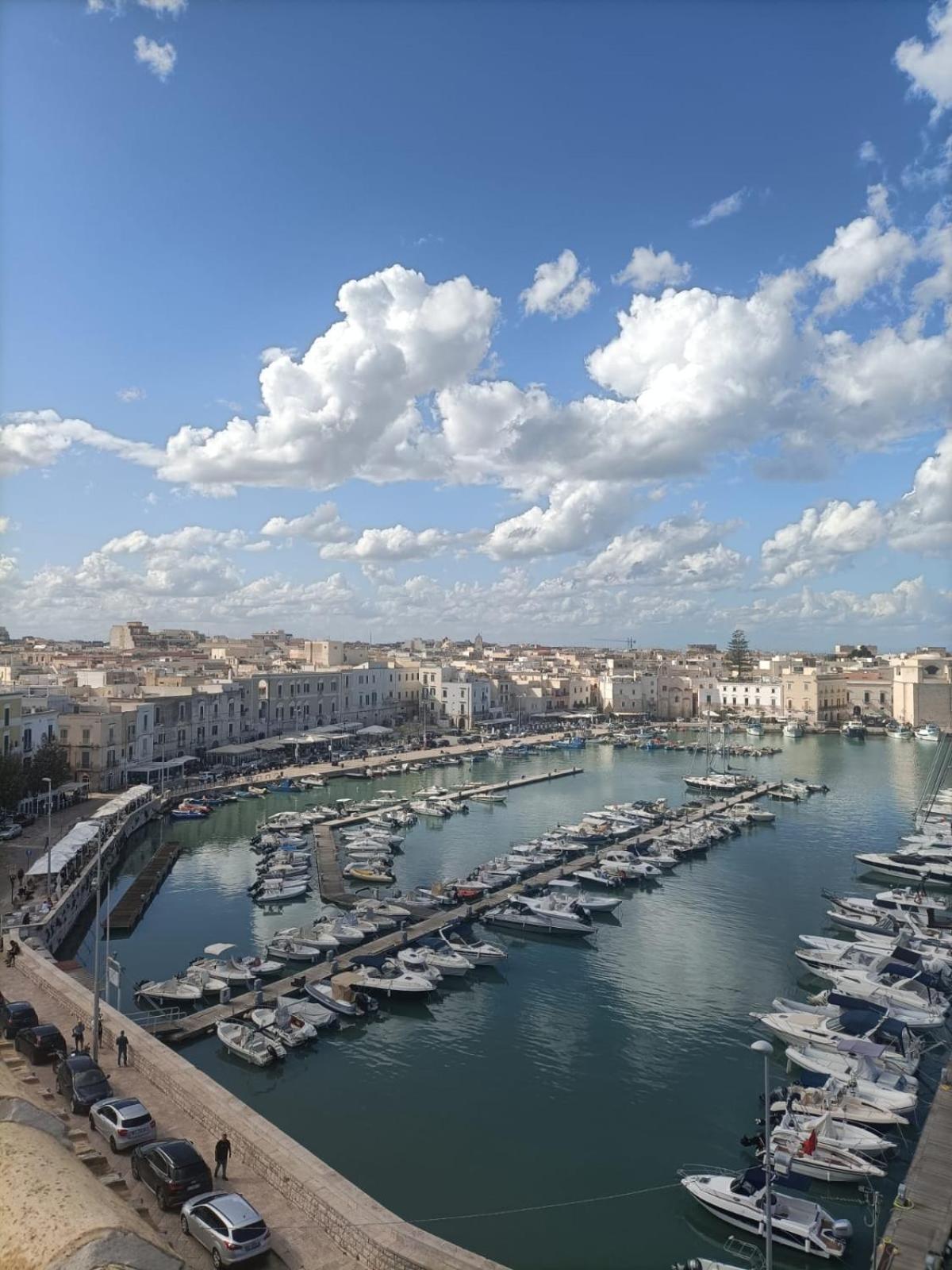 La Finestra Sul Porto Apartment Трани Екстериор снимка